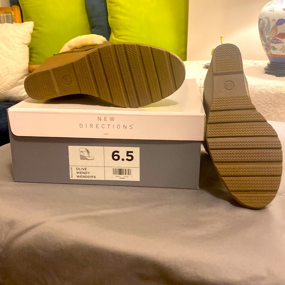 New Directions Olive, wedge ankle boot booties. Sz 6.5 NIB - Picture 11 of 11